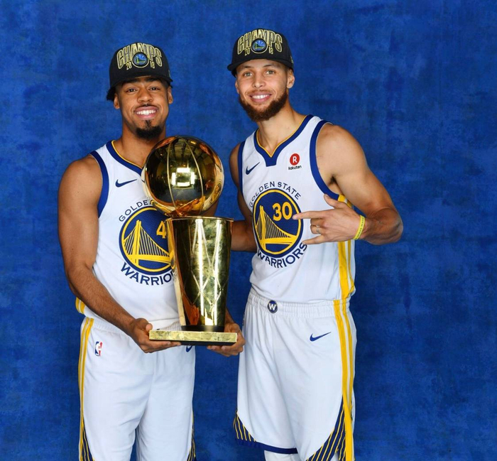 区前沿的撞 区前沿的撞